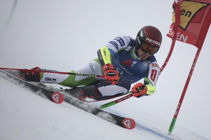 Žan Kranjec | Žan Kranjec je do odpovedi veleslaloma zasedal 16. mesto. | Foto Guliverimage