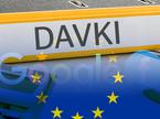 Davek. Google. Facebook. Evropska unija. Korporacija.