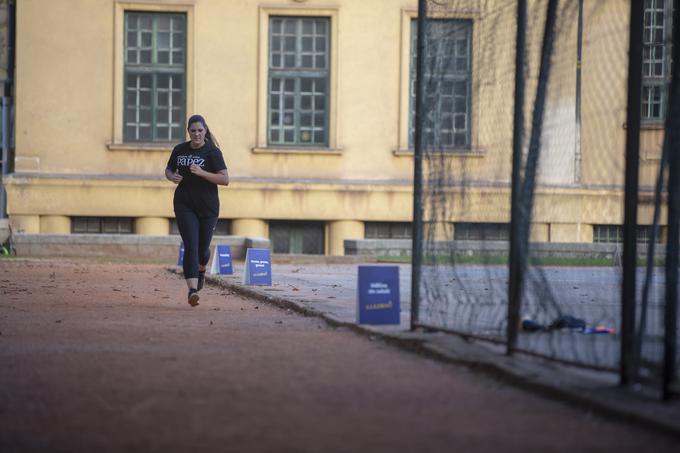 Klara trikrat na teden trenira s trenerjem, kakšen dan pa še sama. | Foto: Iztok Kurnik