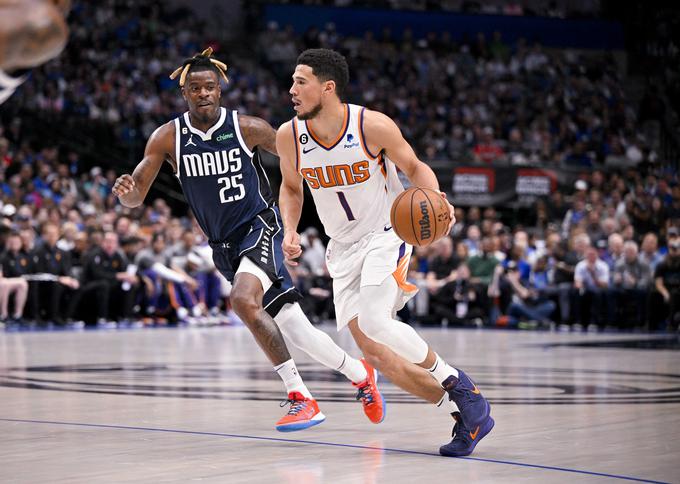 Devin Booker je v prvem polčasu dosegel 17 točk. | Foto: Reuters