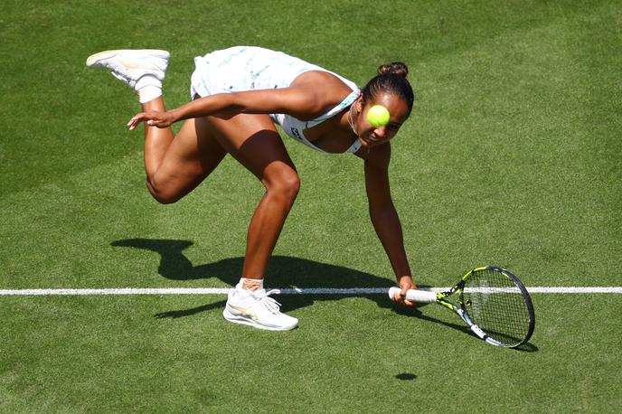 Leylah Fernandez | Leylah Fernandez se bo za zmago v Eastbournu spopadla z Rusinjo Kasatkino. | Foto Reuters