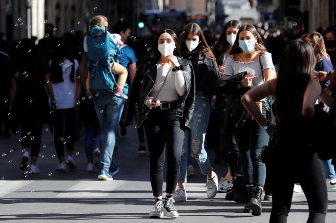 maske Italija | Sicilija je prva italjanska dežela. ki uvaja obvezno nošenje mask na prostem. | Foto Reuters