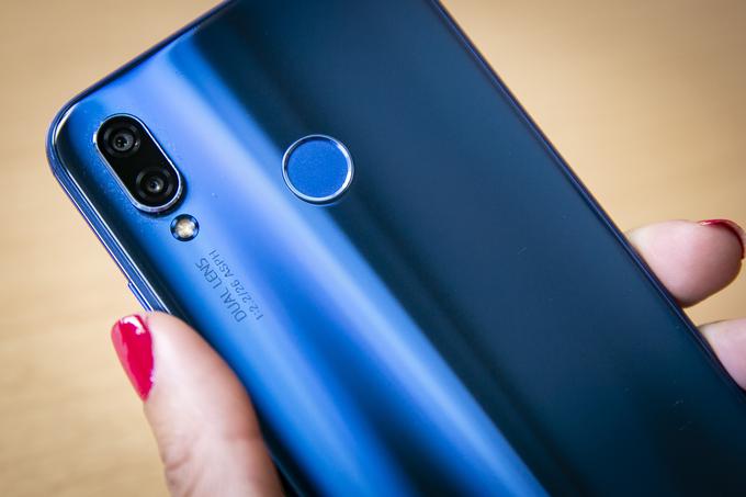 Huawei P20 Lite je prvi telefon Huaweijevih serij P Lite, ki ima dvojno kamero na zadnji strani telefona. | Foto: Bojan Puhek