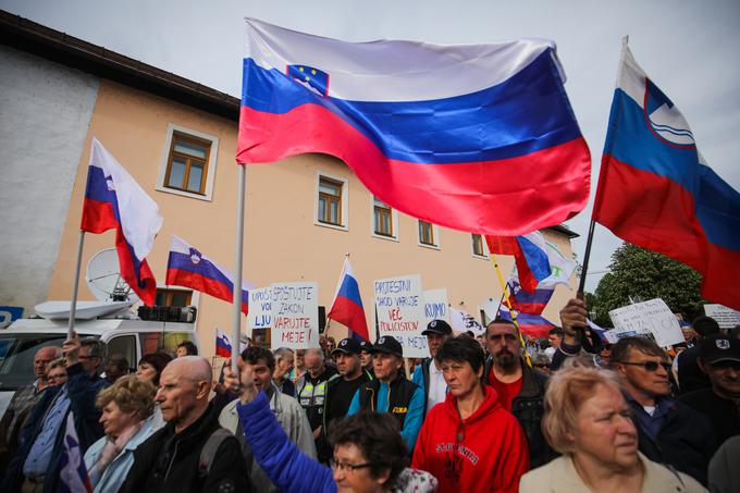 Zborovanje v Črnomlju | Foto: STA ,