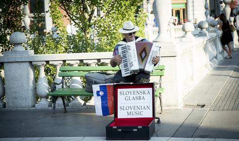 Harmonikar s Prešernovega trga: nad njim že več pritožb zaradi neprimernega vedenja