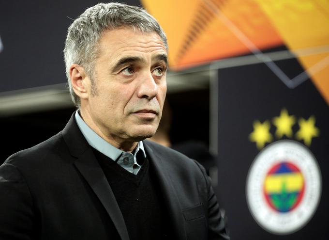 Trener Ersun Yanal ima zahtevno nalogo, saj se Fenerbahče nevarno spogleduje z izpadom v drugo ligo.  | Foto: Reuters