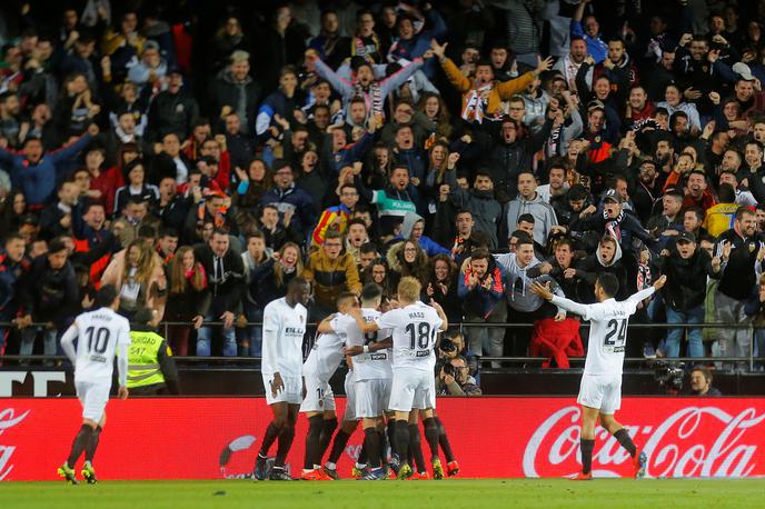 Valencia Real Madrid | Nogometaši Valencie so pred domačimi gledalci premagali madridski Real. | Foto Reuters