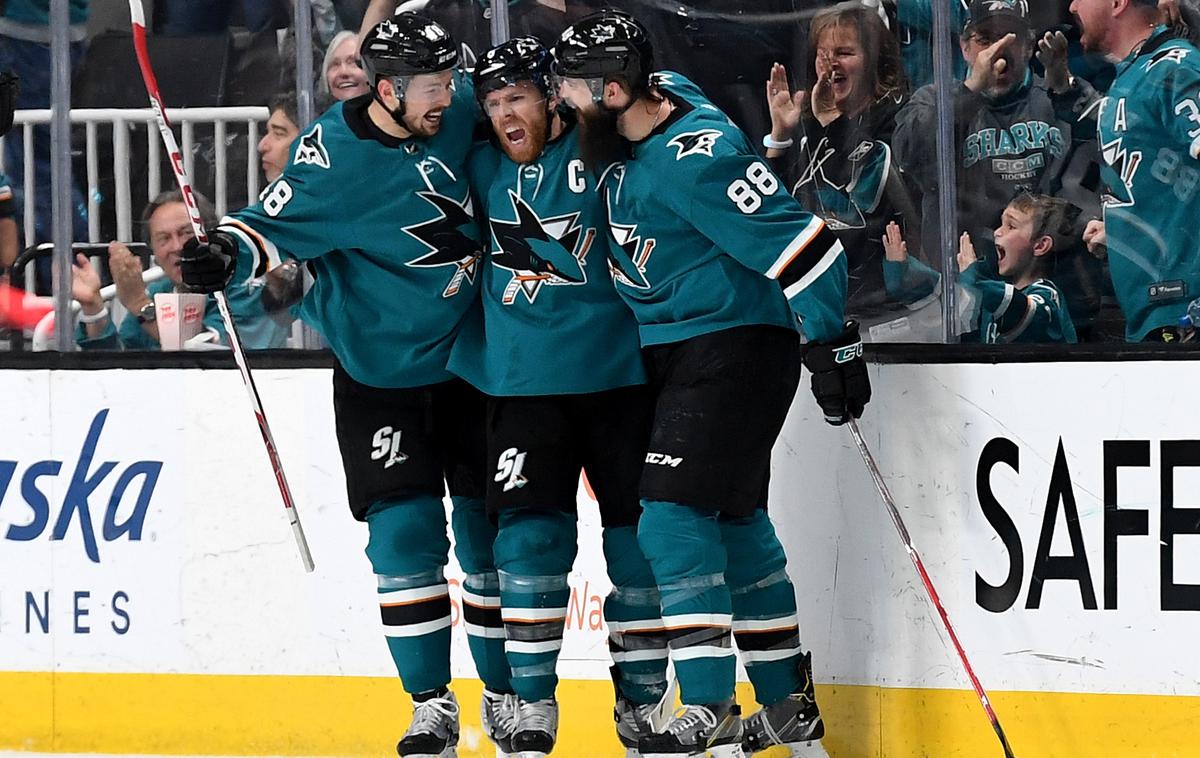 Joe Pavelski San Jose Sharks | Hokejisti San Jose Sharks se veselijo napredovanja v polfinale. Tam jih čakajo St. Louis Blues. | Foto Getty Images