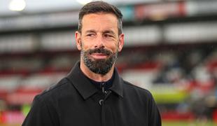 Van Nistelrooy odstopil krog pred koncem prvenstva