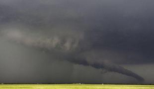 V Oklahomi se nadaljuje iskanje preživelih v tornadu (VIDEO)