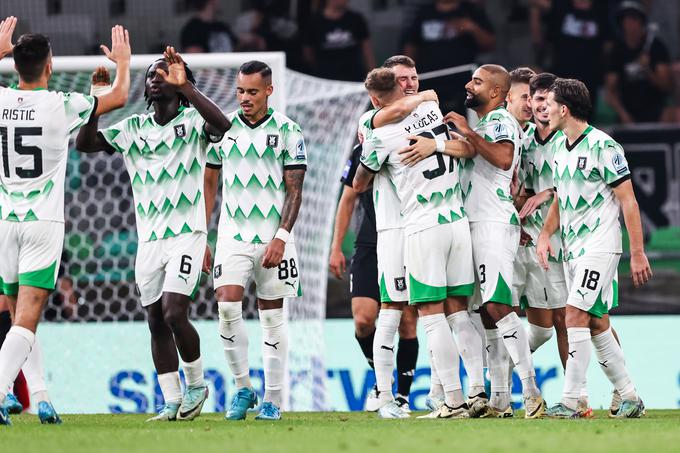 Ko sta se Olimpija in Mura pomerili prvič v tej sezoni, so zmaji v Stožicah nadigrali črno-bele kar s 4:0, kar dvakrat pa je v polno meril Portugalec Diogo Pinto. | Foto: www.alesfevzer.com