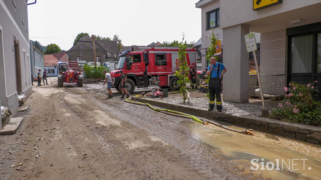 Avstrijsko Štajersko je v soboto prizadelo hudo neurje z močnimi nalivi, zaradi česar so ponekod reke prestopile bregove.