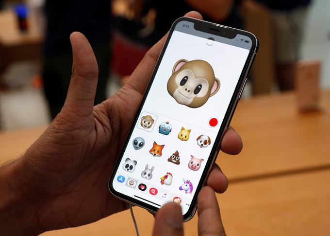 Pametni telefon iPhone X | Foto: Reuters