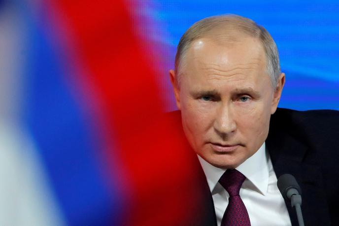 Vladimir Putin | V nočnih napadih so poškodovali več stanovanjskih stavb in infrastrukture, na več območjih so ostali brez elektrike. Umrlo je najmanj devet civilistov. | Foto Reuters