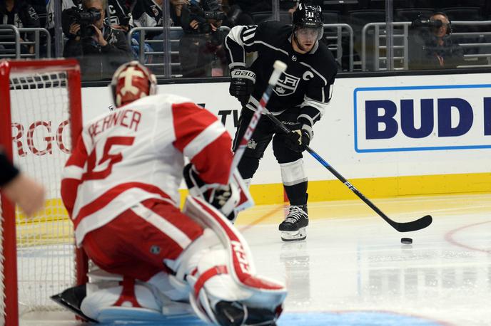 Anže Kopitar Red Wings | Anže Kopitar je prvi ugnal vratarja Jonathana Bernierja. Kralji so Rdeča krila iz Detroita premagali z rezultatom 4:2.  | Foto Reuters