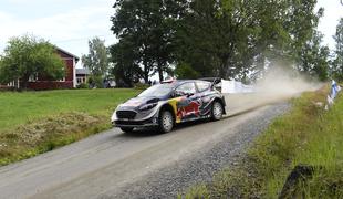 Ogier razbil vzmetenje na avtu in odstopil