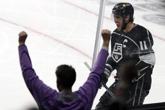 Anže Kopitar | Los Angeles Kings so na domačem ledu visoko s 4:1 premagali Anaheim Ducks. Kopitar je dosegel zadetek v drugi tretjini in podvojil vodstvo Kraljev na 2:0.  | Foto Guliverimage