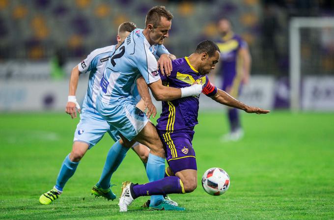 V Ljudskem vrtu se je tekma končala brez zadetkov. Potnika v polfinale je določil zadetek v gosteh Luke Zahovića. | Foto: Vid Ponikvar