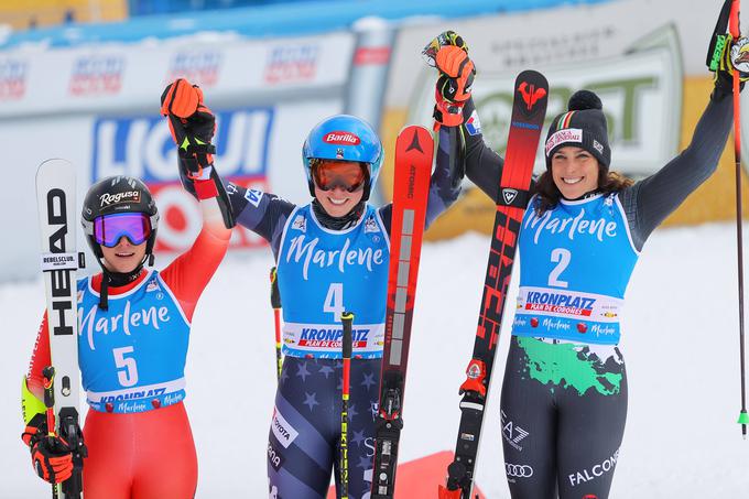 Zmagovalna trojica (od leve proti desni): drugouvrščena Lara Gut-Behrami, zmagovalka Mikaela Shiffrin in Federica Brignone na tretjem mestu.  | Foto: Guliverimage/Vladimir Fedorenko