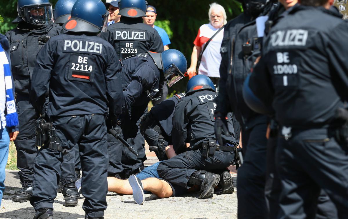 Aretacija. Policija. | V hišnih preiskavah v začetku julija so zasegli na desetine mobilnih telefonov, prenosnikov, osebnih računalnikov, drugih nosilcev podatkov in propagandnega materiala. Fotografija je simbolična.  | Foto Guliverimage