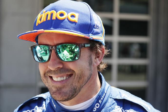 Fernandl Alonso | Alonso napada trojno dirkaško krono. Zmagi na dirkah v Monaku in Le Mansu že ima, manjka mu le še Indianapolis. | Foto Reuters