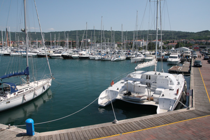 Marina Izola | S sondacijo šestnajstih vrtin so v štirih zaznali sledi izlitega kurilnega olja. | Foto Marina Izola