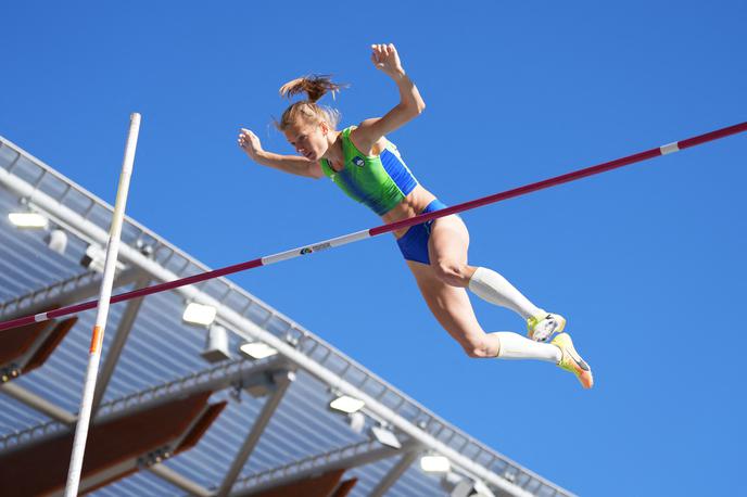 Tina Šutej | Tina Šutej nadaljuje z odličnim skakanjem. | Foto Reuters