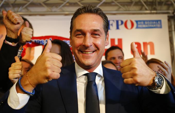 Kurz zlasti jemlje veter iz jader Svobodnjaški stranki, ki jo vodi Heinz-Christian Strache. Ta stranka je bila po anketah dolgo časa najbolj priljubljena avstrijska stranka, zdaj pa jo je prehitela ÖVP. Po nekaterih anketah svobodnjaki, ki so med avstrijskimi strankami še najbližje Trumpovemu populizmu, zaostajajo tudi za socialdemokrati. | Foto: Reuters