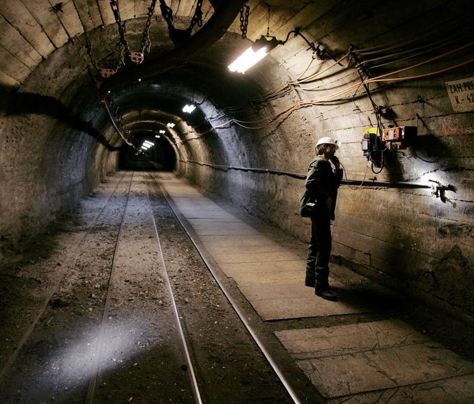 V Premogovniku Velenje so nedavno povedali, da območje sanacije ugreznin med Velenjskim in Družmirskim jezerom stalno in sprotno sanirajo. | Foto: STA ,