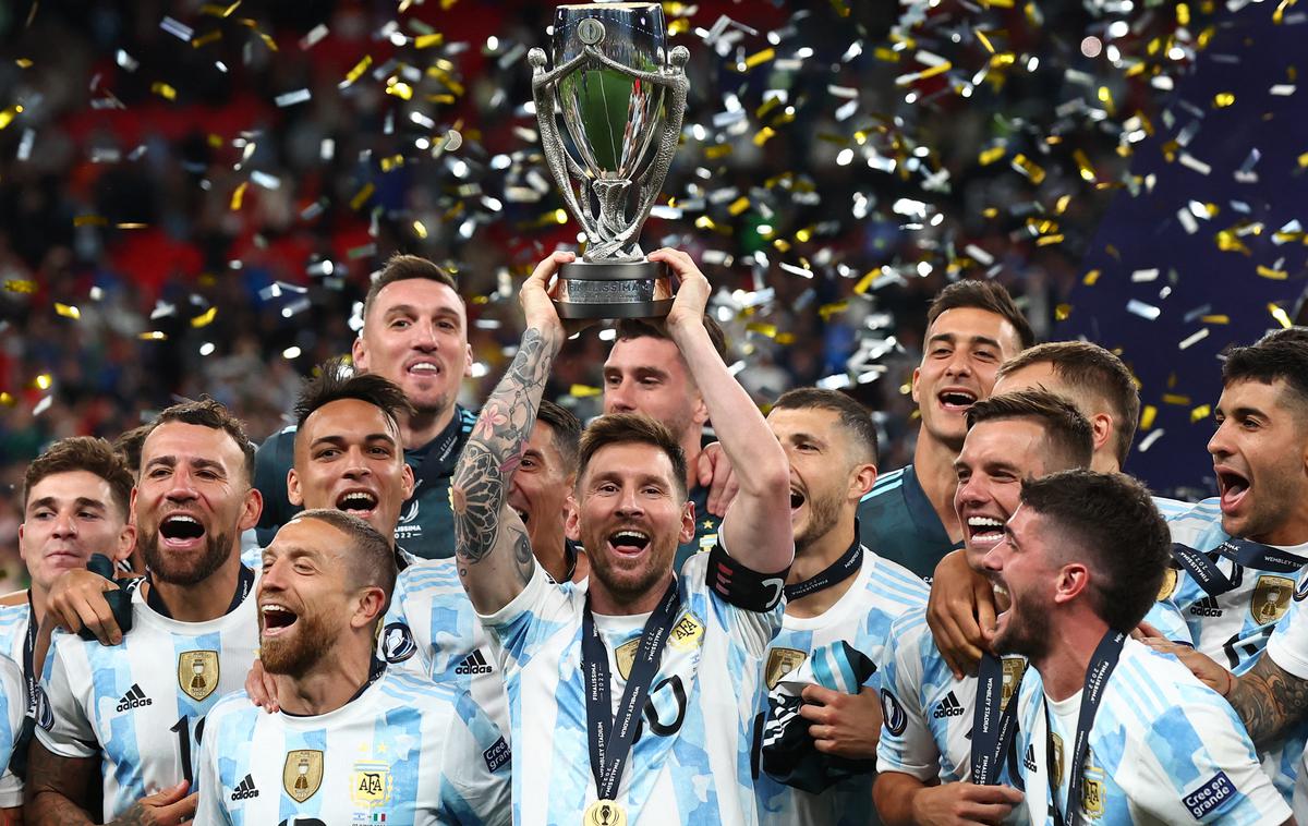 Argentina finalissima 2022, Lionel Messi | Lionel Messi je dvignil pokal za zmago Argentine. | Foto Reuters