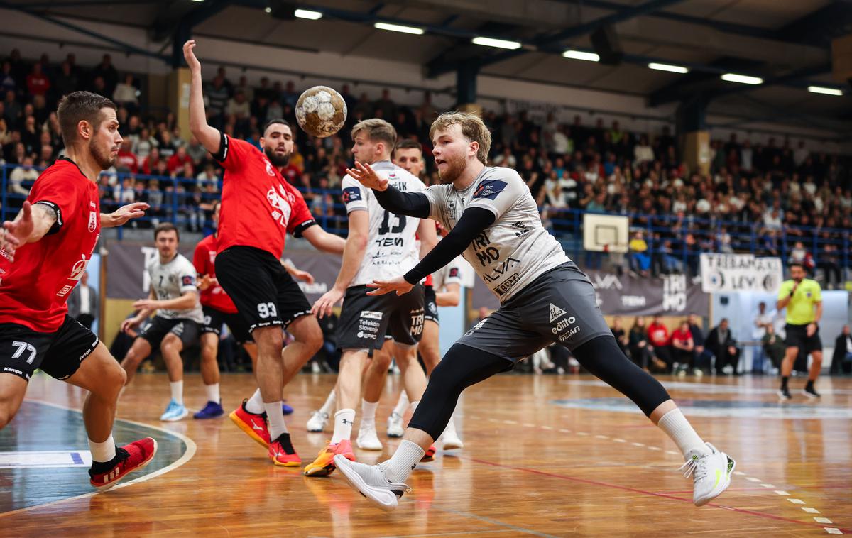 Trimo Trebnje : Slovan LL Grosist | Slovan ostaja druga ekipa lige NLB, ima pa le še tri točke prednosti pred Trimom. | Foto Aleš Fevžer