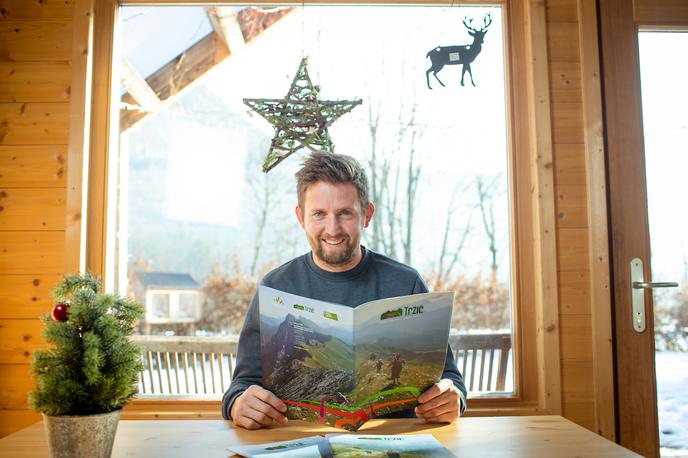 Janez Aljančič Glamping Tržič | Janez Aljančič je v prvi slovenski nogometni ligi v dresih kranjskega Triglava, Olimpije, Ljubljane, Domžal in Maribora zbral 199 nastopov, 110 jih je dodal še v drugi ligi. Osvojil je dva naslova državnih prvakov, oba z Domžalami, dvakrat je bil najboljši v pokalu (Olimpija in Maribor). Zadnjo prvoligaško tekmo je v dresu Maribora odigral 5. maja 2010, ko so vijolice na Ptuju premagale Dravo z 1:0. Danes je polovični lastnik glampinga Mountain Fairy Tale. | Foto Vid Ponikvar