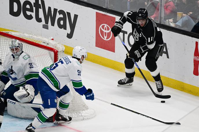 Anže Kopitar | Hokejisti Los Angeles Kings so na domačem ledu po izvajanju kazenskih strelov s 3:2 izgubili proti Vancouver Canucks. | Foto Guliverimage