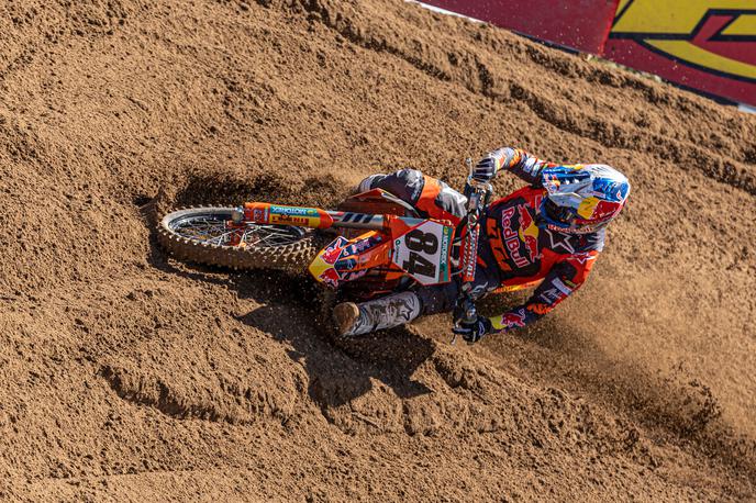 Jeffrey Herlings Sardinija | Jeffrey Herlings je v drugi vožnji iz 15. mesta po štartu napredoval na drugo. | Foto Juan Pablo Acevedo/KTM