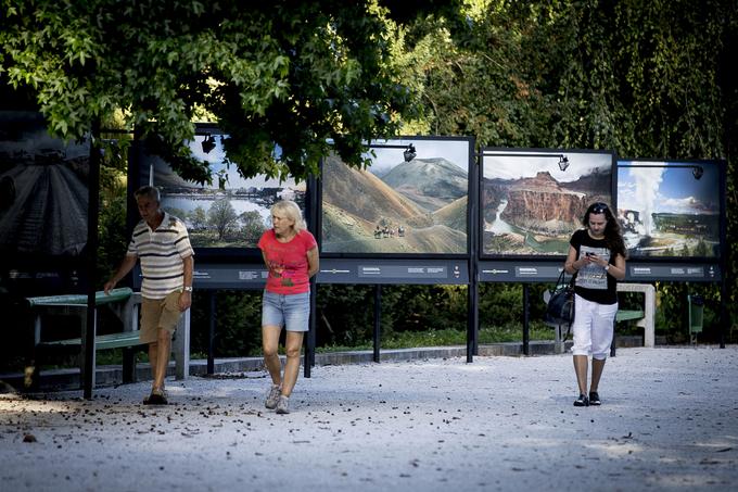 Ogled fotografij na promenadi ... | Foto: Ana Kovač