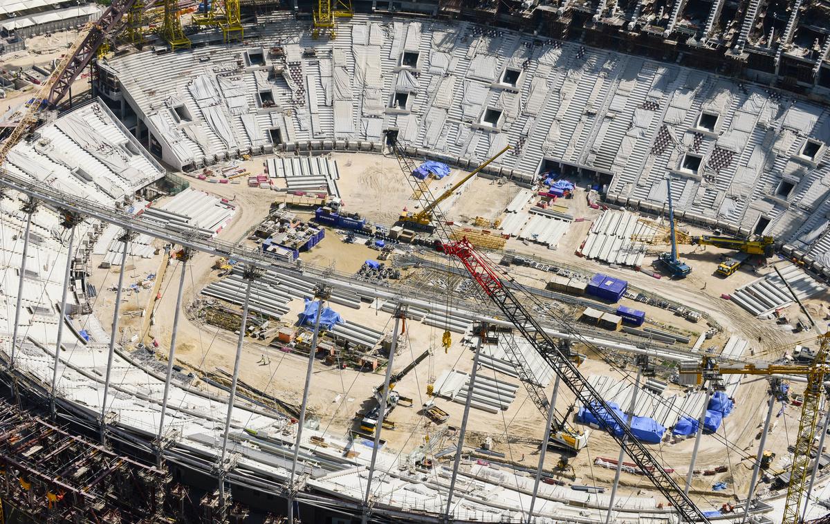 Katar stadion | Katarsko sodišče je nekdanjemu članu izvršnega odbora svetovnega nogometnega prvenstva v Katarju, Jordancu Abdulahu Ibhaisu, po pritožbi zmanjšalo zaporno kazen zaradi korupcije s petih na tri leta. | Foto Guliverimage