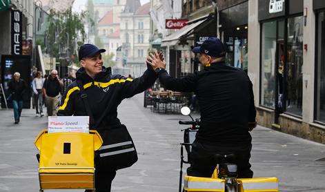 Sindikat poštnih delavcev svari pred odpuščanjem zaposlenih