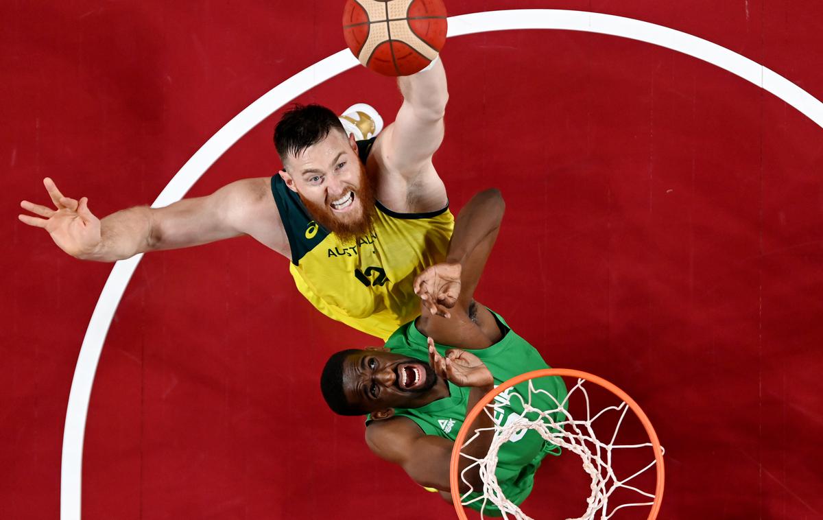 Aron Baynes | Aron Baynes na prvi tekmi zadnjih olimpijskih iger v Tokiu. | Foto Reuters