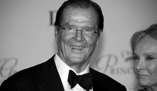 Umrl je Roger Moore