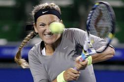 Wozniackijeva garala, Azarenka zlahka v četrtfinale Tokia