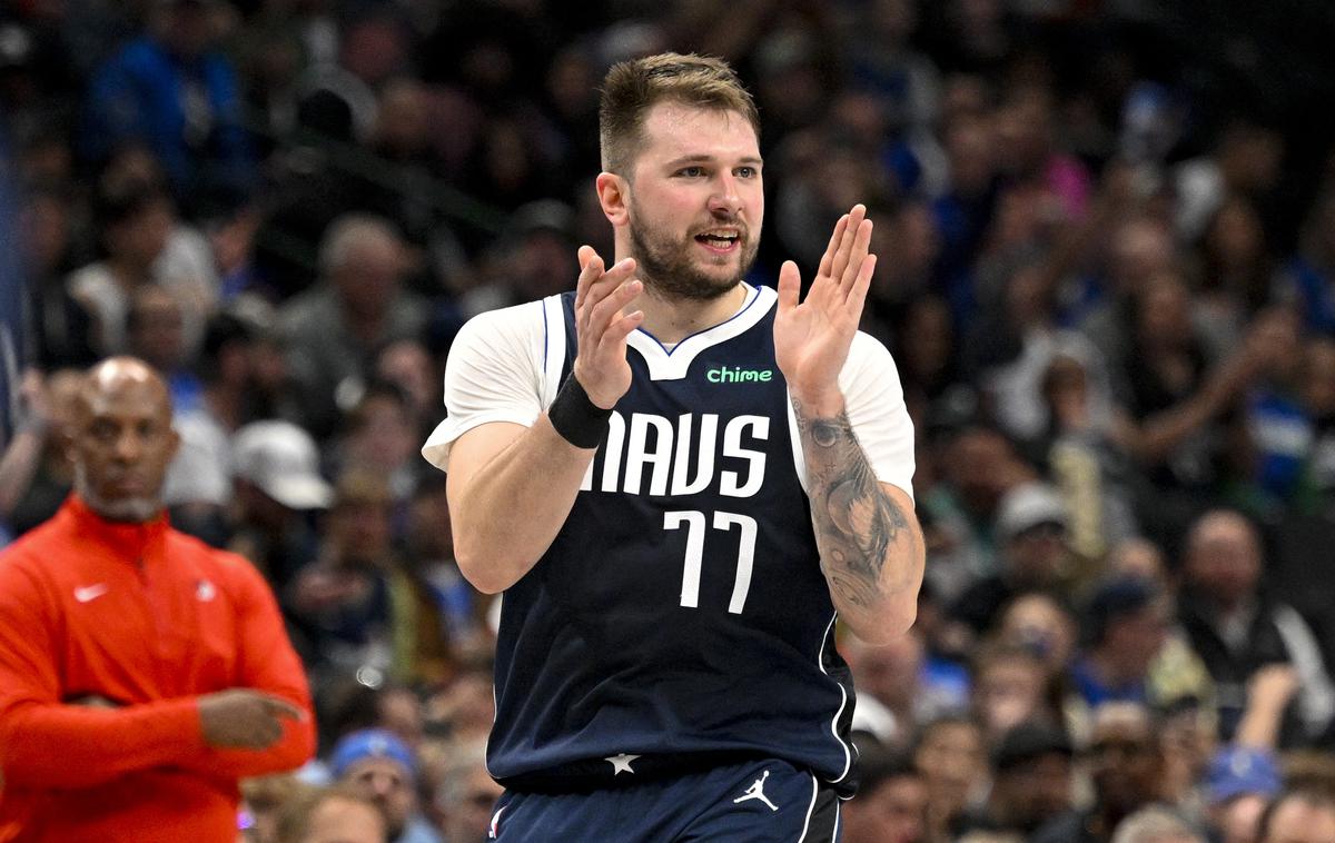 Luka Dončić Dallas Portland | Luka Dončić se je vrnil z izjemno predstavo proti Portlandu. Na parketu je prebil slabih 30 minut in dosegel 27 točk, sedem skokov in sedem asistenc, Dallas pa je bil v obdobju, ko je bil Slovenec na igrišču, boljši za 16 točk. Skupno je zmagal kar za 24, v zadnji četrtini pa vodil za že več kot 30. | Foto Reuters