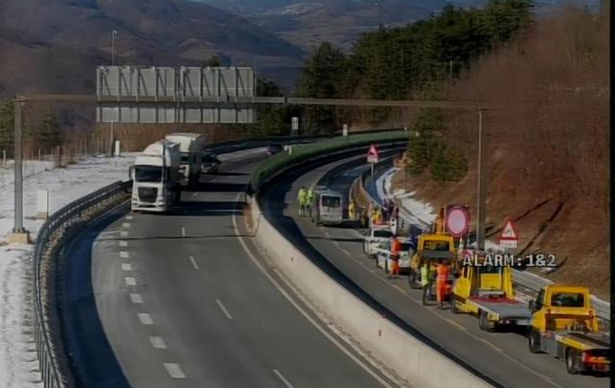 nesreča, vipavska hitra cesta | Foto DARS