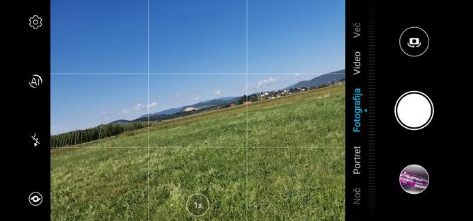 Ta primer je seveda pretiran, a dobro pokaže, kako si lahko pri fotografiranju pokrajine pomagamo z mrežnimi črtami.  | Foto: Matic Tomšič