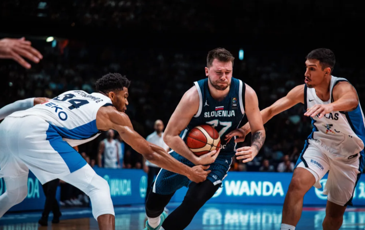 Luka Dončić, slovenska košarkarska reprezentanca | Slovenci proti Grčiji niso imeli možnosti. | Foto FIBA