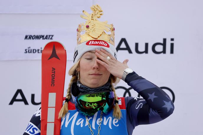 Mikaela Shiffrin | Smučarska rekorderka po številu zmag v svetovnem pokalu Mikaela Shiffrin je izjavila, da je precej utrujena, ker je sredi mesečnega (menstrualnega) cikla, prevajalec v nemški jezik pa je njeno izjavo napačno razumel, kar je pripeljalo do precej komičnega prevoda.    | Foto Reuters