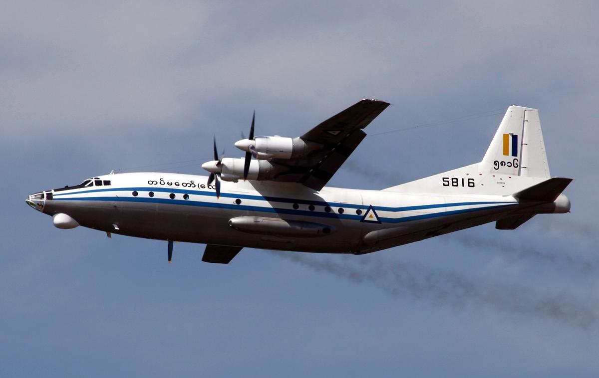 Myanmar Air Force Shaanxi Y-8 | Foto Wikipedia