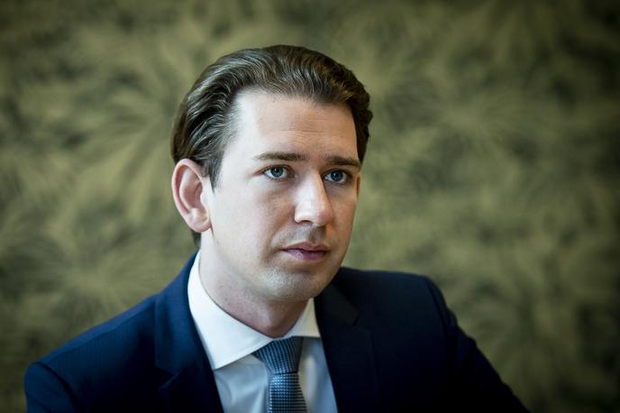 Sebastian Kurz | Zaupniki nekdanjega kanclerja naj bi glede na sume tožilstva med letoma 2016 in 2018 naročali javnomnenjske raziskave, ki so kazale na občutnejši padec priljubljenosti ljudske stranke (ÖVP) kot druge javnomnenjske raziskave. Namen naj bi bil olajšati pot Kurzu na čelo ÖVP in v kanclerski urad. | Foto Ana Kovač