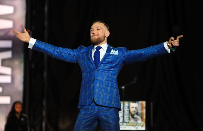 Conor McGregor je bil spet lepo oblečen, Floyd Mayweather pa tako kot Los Angelesu kot 20-letni fantič. | Foto: Getty Images