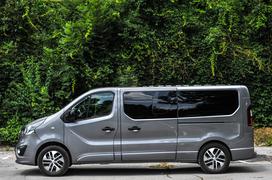 Opel vivaro touring