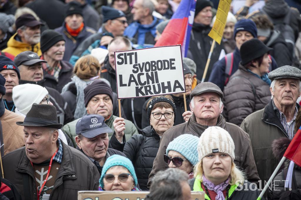 Protestni shod upokojencev, ki ga je pripravila ljudska iniciativa Glas upokojencev Slovenije. Upokojenci